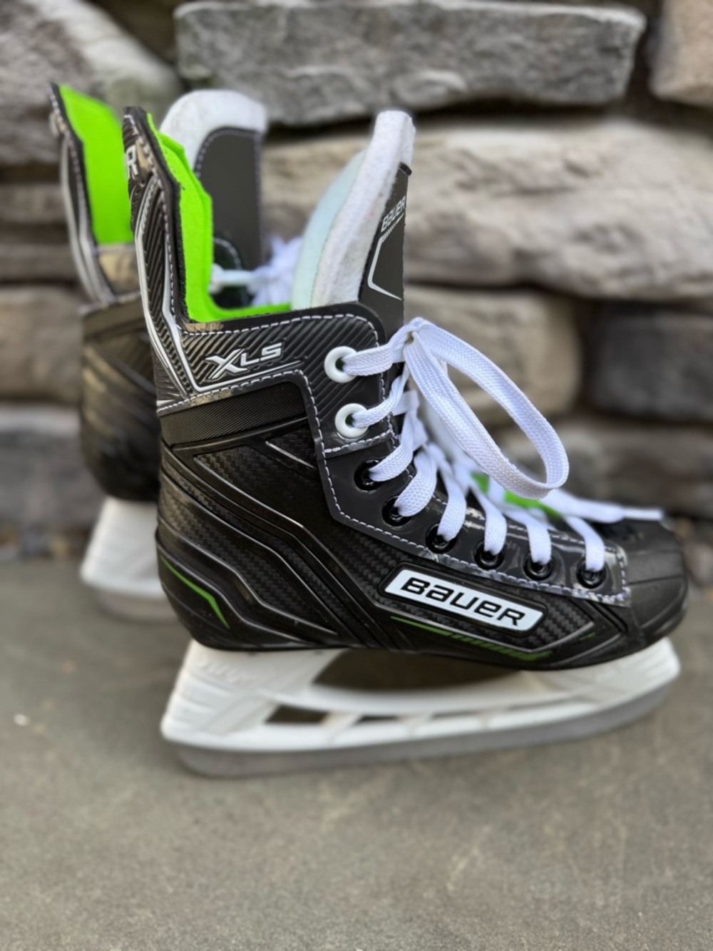 Bauer Youth 
/Kids Ice Hockey Skates in Black and Neon Green